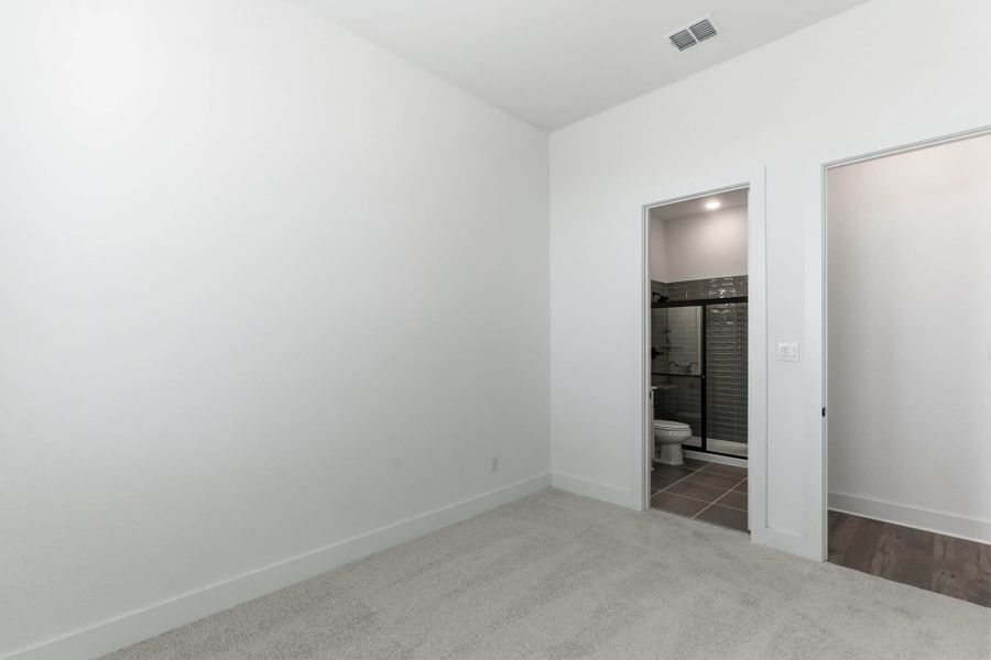 Spacious, unfurnished interior of a new home in Sienna Lakes, San Antonio (Image 26). Spacious, unfurnished interior of a new home in Sienna Lakes, San Antonio (Image 26).