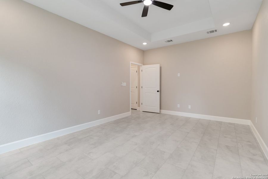 Spacious, unfurnished interior of a new home in , San Antonio (Image 19).