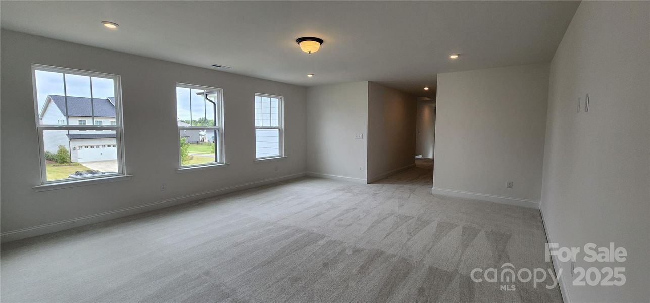 Spacious, unfurnished interior of a new home in Lakeside Glen, York (Image 13).