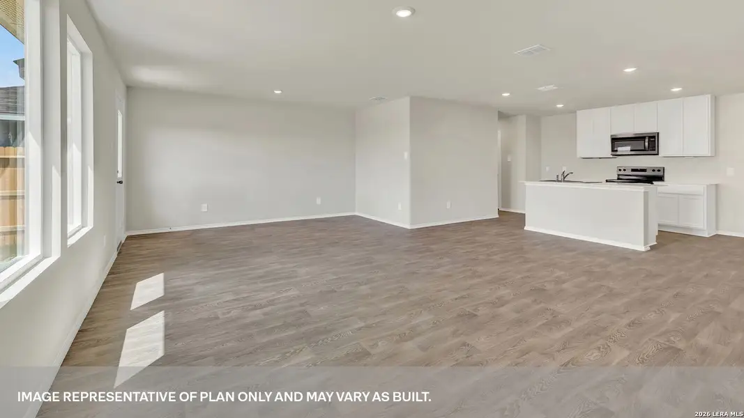 Spacious, unfurnished interior of a new home in , Luling (Image 17).