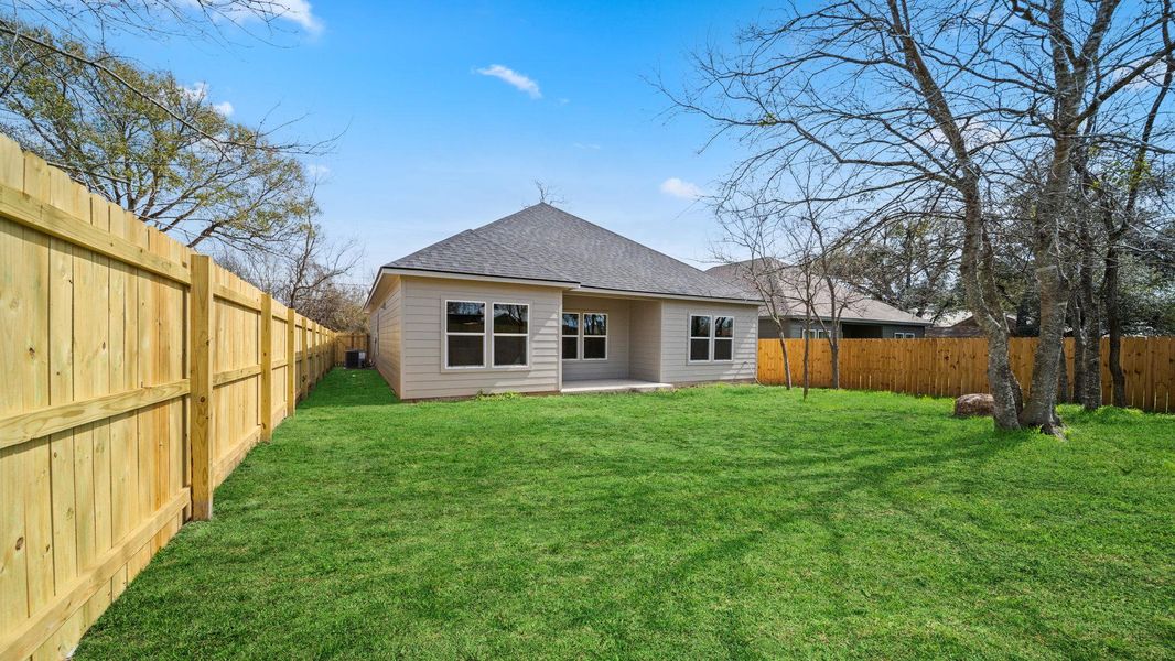 Exterior details and patio area of a home in , Giddings (Image 19).