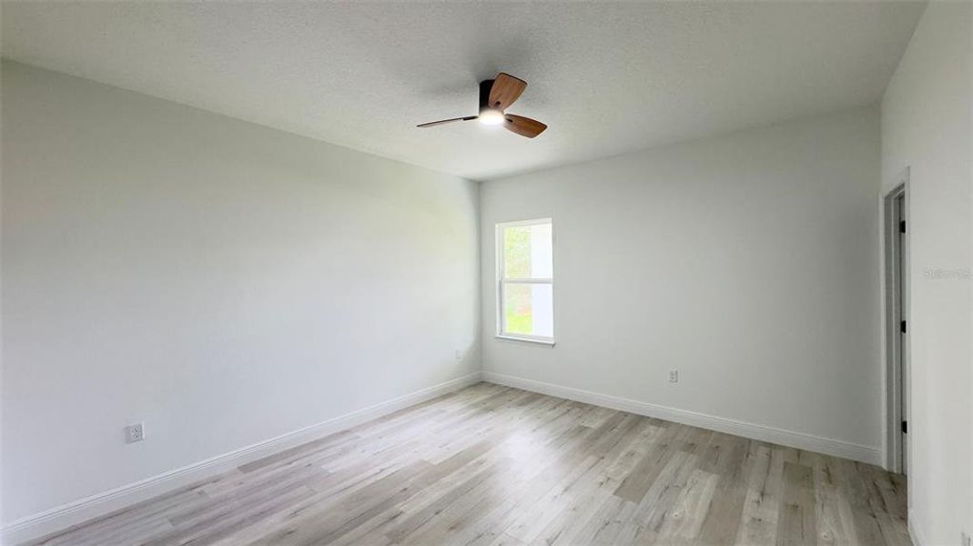 Spacious, unfurnished interior of a new home in , Citrus Springs (Image 14).