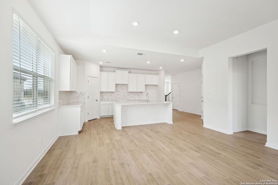 Spacious, unfurnished interior of a new home in Carmel Ranch, Schertz (Image 41).