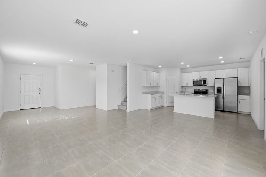 Spacious, unfurnished interior of a new home in Palm Wind, Hudson (Image 12).