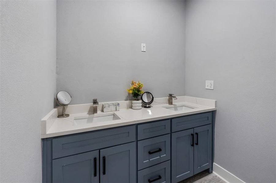 Furnished interior view inside a new home in , Malakoff (Image 9).