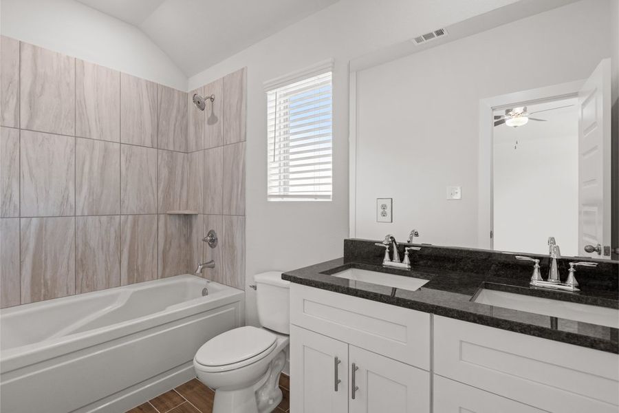 Furnished interior view inside a new home in Glendale Lakes, Rosharon (Image 10). Furnished interior view inside a new home in Glendale Lakes, Rosharon (Image 10).
