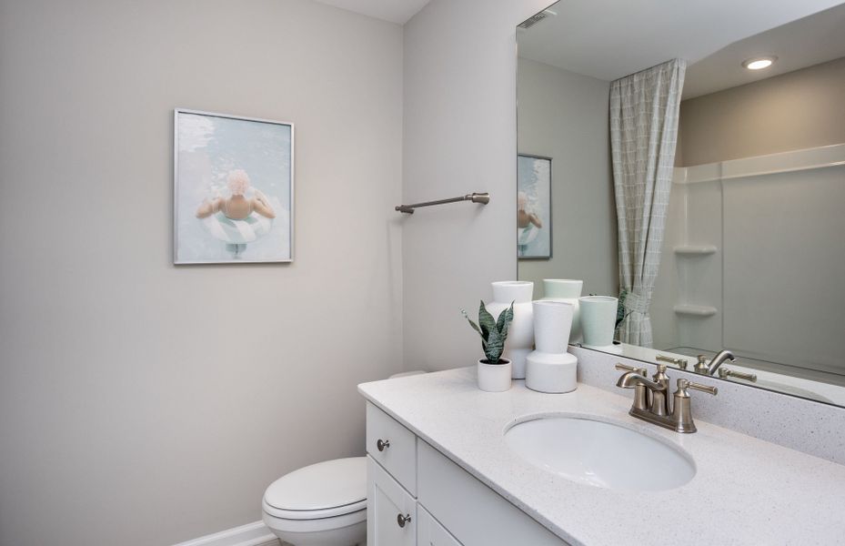 Representative interior finishes for a home built from the Sedona by Pulte Homes in Mailman Post, Knightdale (Image 17).