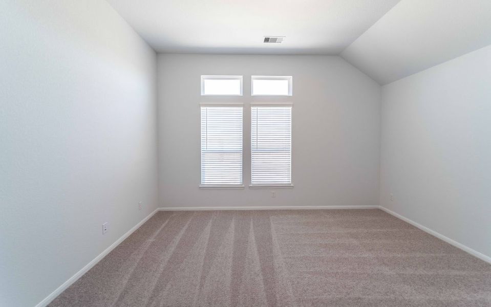 Spacious, unfurnished interior of a new home in River Ranch Meadows, Dayton (Image 11).