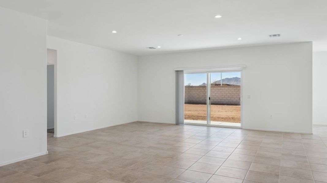 Spacious, unfurnished interior of a new home in Carlton Commons, Casa Grande (Image 19).