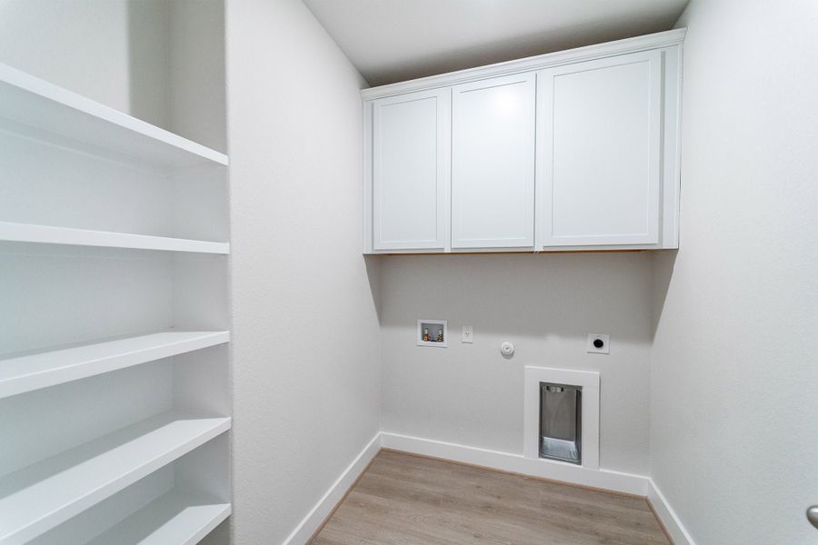 Spacious, unfurnished interior of a new home in Sunfield, Mustang Ridge (Image 13).