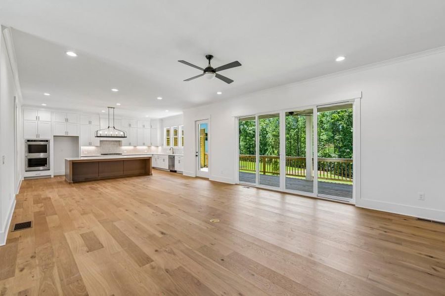 Spacious, unfurnished interior of a new home in White Post on Lake Lanier, Gainesville (Image 24). Spacious, unfurnished interior of a new home in White Post on Lake Lanier, Gainesville (Image 24).