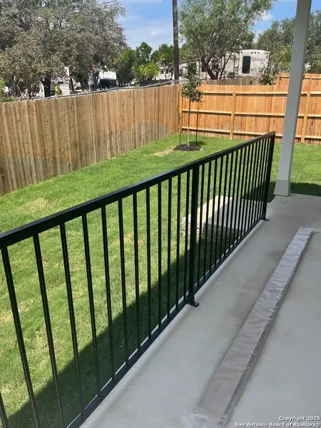 Image 5 of a home in Weston Oaks. Image 5 of a home in Weston Oaks.