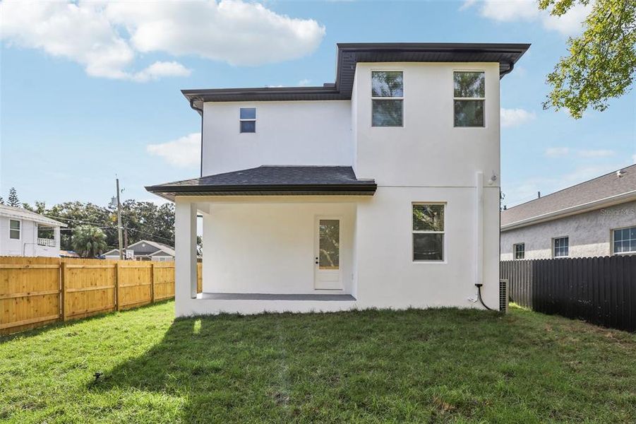 Exterior details and patio area of a home in , Tampa (Image 4).