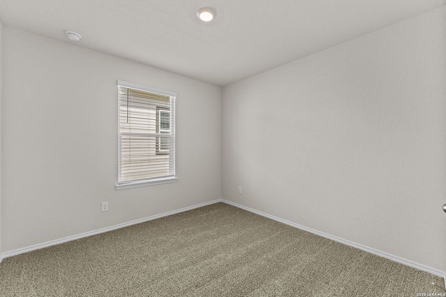 Spacious, unfurnished interior of a new home in Stonehill, San Antonio (Image 11).