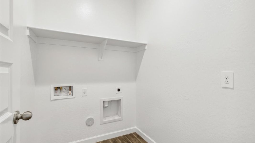 Spacious, unfurnished interior of a new home in Entrada Del Oro, Gold Canyon (Image 26).