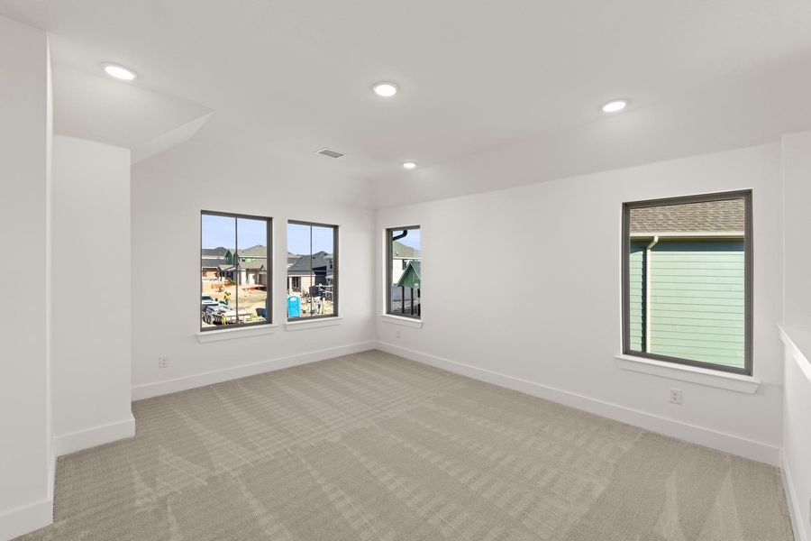 Spacious, unfurnished interior of a new home in Painted Tree, McKinney (Image 15).