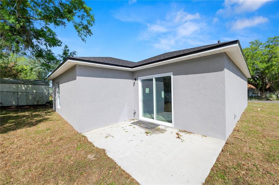 Exterior details and patio area of a home in , Lakeland (Image 4).