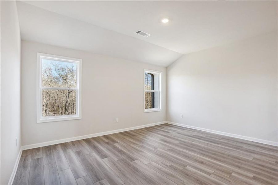 Spacious, unfurnished interior of a new home in Ponderosa Farms Reserve, Gainesville (Image 53).