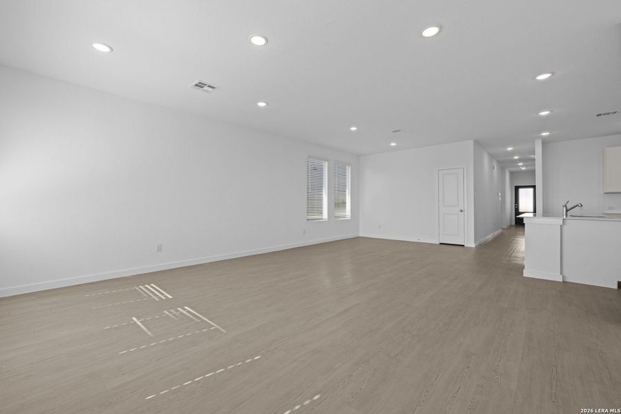 Spacious, unfurnished interior of a new home in Voss Farms, New Braunfels (Image 19).