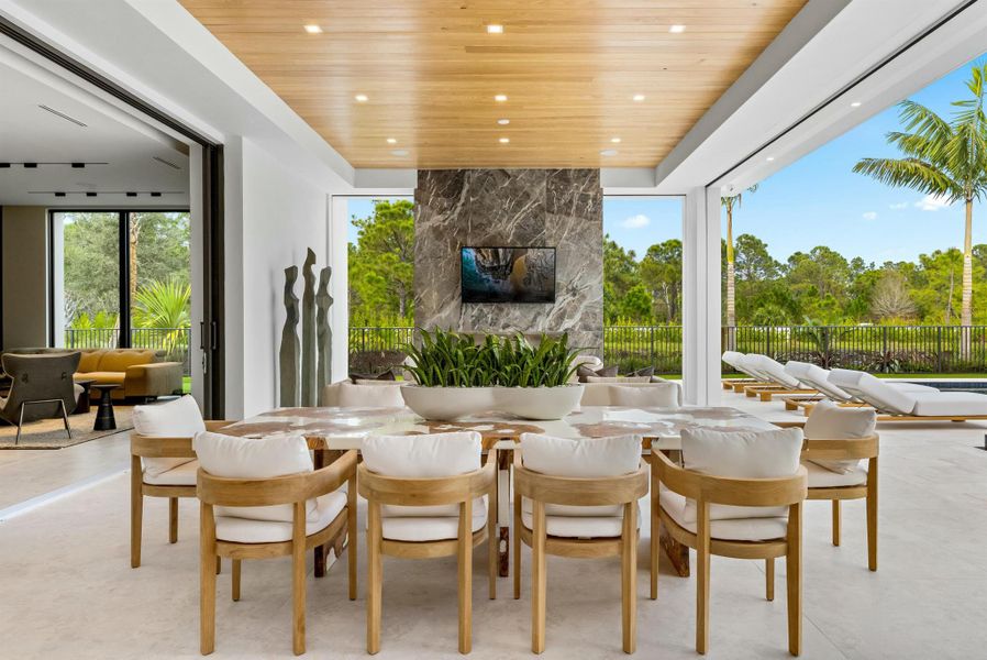 Exterior details and patio area of a home in , Palm Beach Gardens (Image 4). Exterior details and patio area of a home in , Palm Beach Gardens (Image 4).