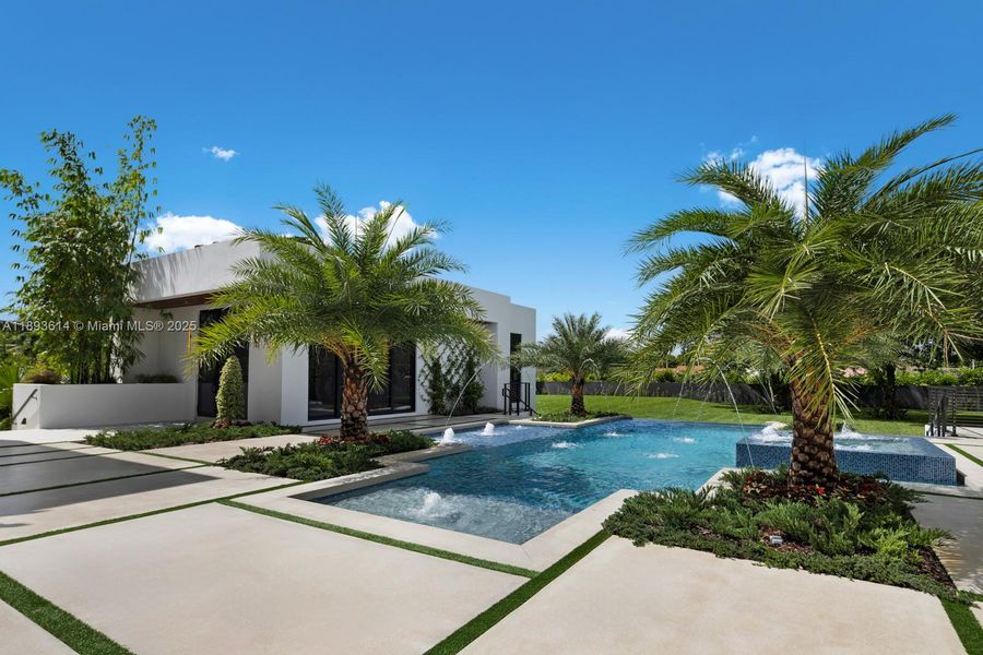 Community amenities in , Miami (Image 44).