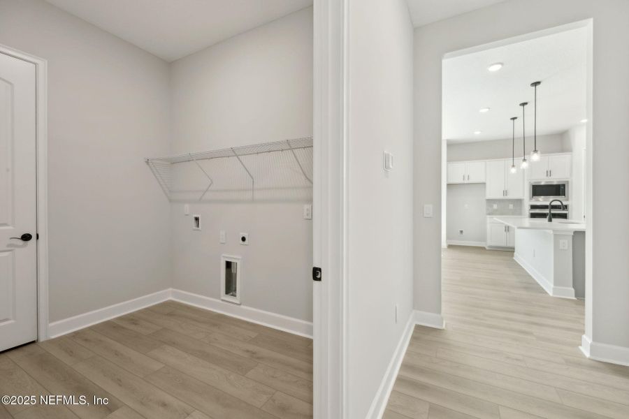 Spacious, unfurnished interior of a new home in Edwards Creek Estates, Jacksonville (Image 10).