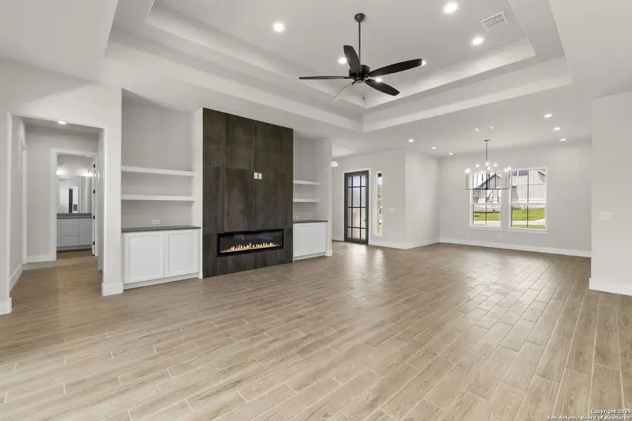 Spacious, unfurnished interior of a new home in , Wimberley (Image 7).