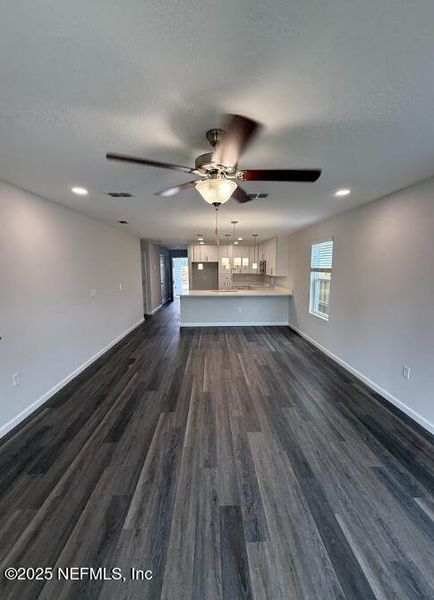 Spacious, unfurnished interior of a new home in , Jacksonville (Image 16).