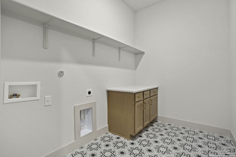 Furnished interior view inside a new home in Weltner Farms 60’s, New Braunfels (Image 5).