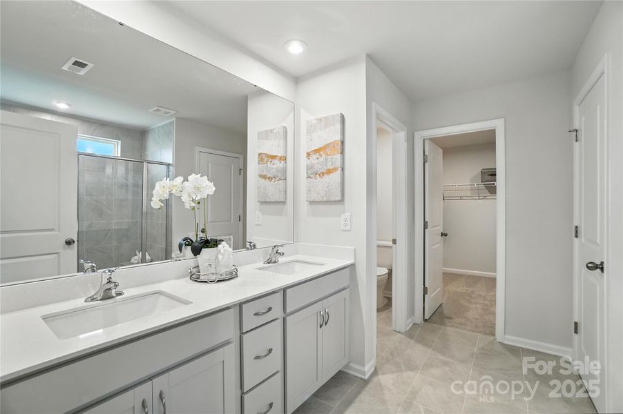 Photo representation only. Exterior and interior colors will vary. Photo representation only. Exterior and interior colors will vary.