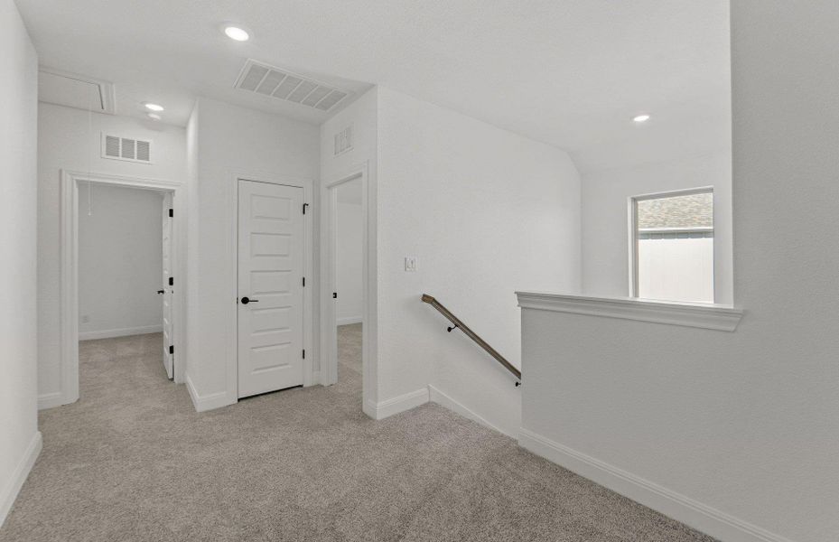 Spacious, unfurnished interior of a new home in Santa Rita Ranch, Liberty Hill (Image 24).