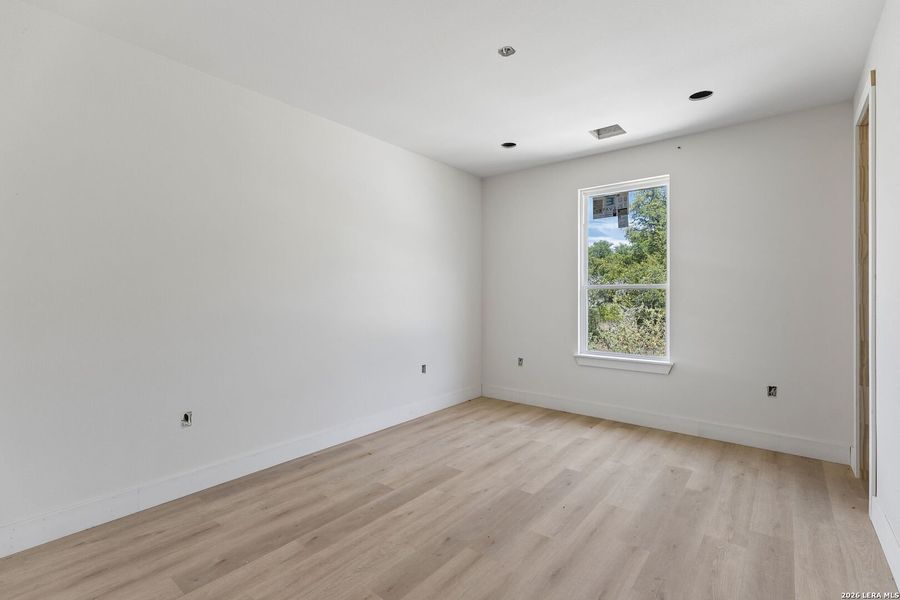 Spacious, unfurnished interior of a new home in , Horseshoe Bay (Image 16).