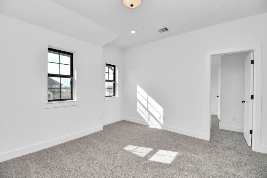 Spacious, unfurnished interior of a new home in Arabella on the Prairie: Premier Collection, Richmond (Image 13).