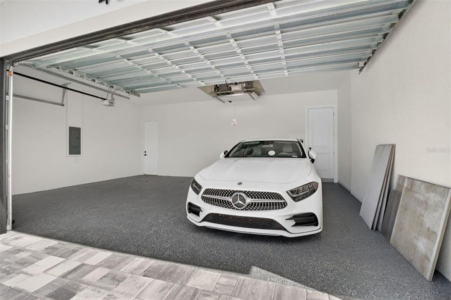 Spacious, unfurnished interior of a new home in , Cape Coral (Image 38).