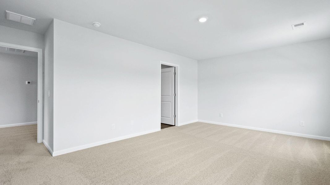 Spacious, unfurnished interior of a new home in Carolina Groves, Moncks Corner (Image 19).