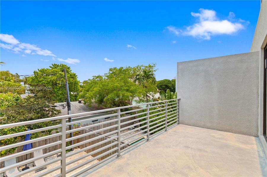 Exterior details and patio area of a home in , Fort Lauderdale (Image 3).