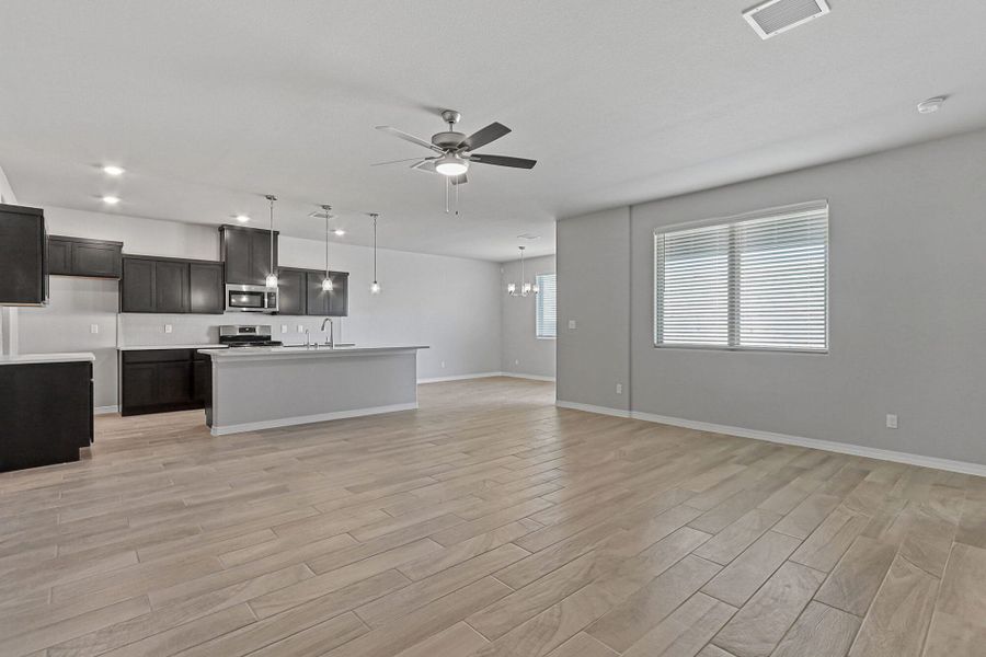 Spacious, unfurnished interior of a new home in Emerald Estates, Horizon City (Image 27). Spacious, unfurnished interior of a new home in Emerald Estates, Horizon City (Image 27).