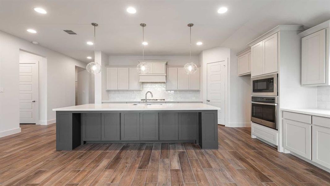Furnished interior view inside a new home in Myrtle Creek 60', Waxahachie (Image 11). Furnished interior view inside a new home in Myrtle Creek 60', Waxahachie (Image 11).