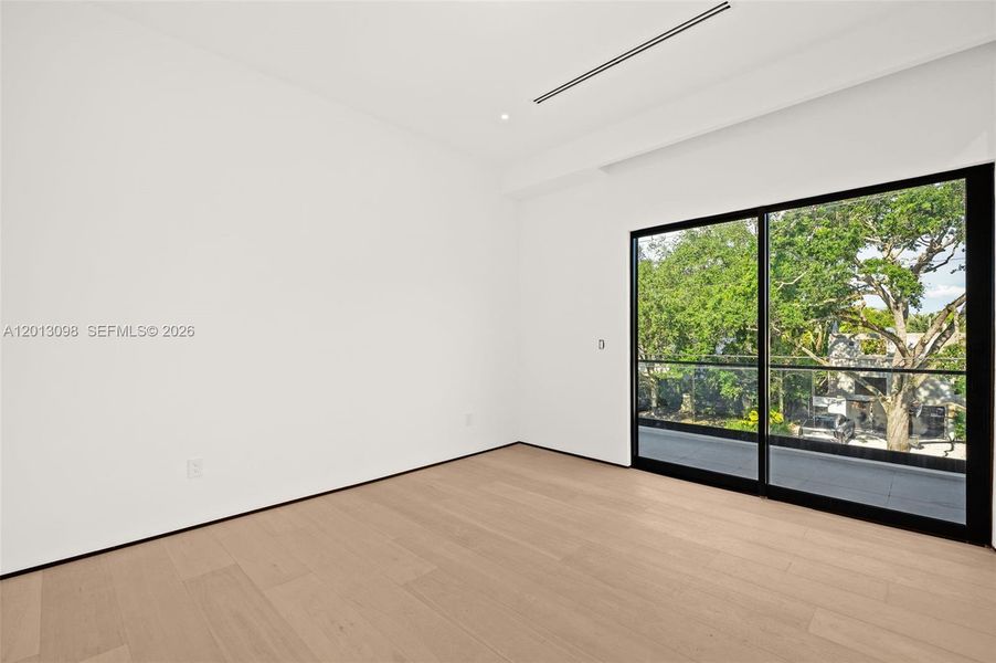 Spacious, unfurnished interior of a new home in , Miami (Image 36).