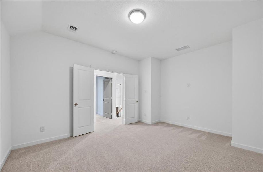 Spacious, unfurnished interior of a new home in Hillstead, Lavon (Image 24).