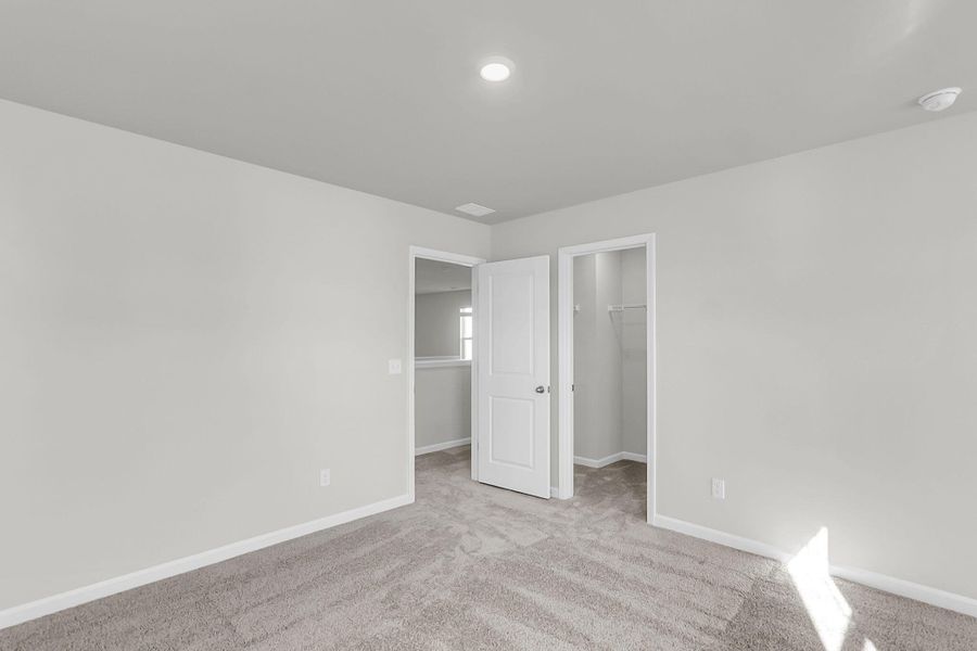 Spacious, unfurnished interior of a new home in Wildcat Chase, Summerville (Image 23).