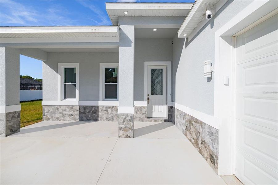 Exterior details and patio area of a home in , Palm Coast (Image 4).