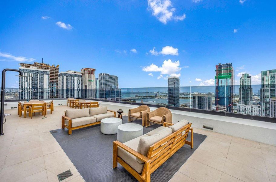 Condo located in Miami, FL showcasing its design and architecture (Image 3).