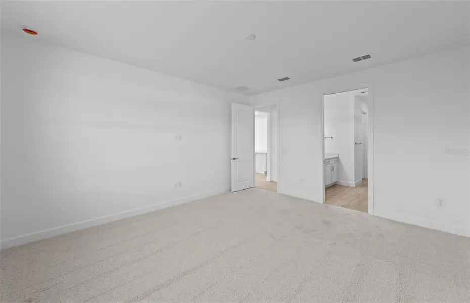 Spacious, unfurnished interior of a new home in Legacy Groves, Nokomis (Image 17).