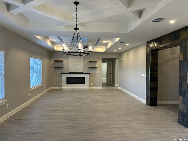 Spacious, unfurnished interior of a new home in , La Vernia (Image 23).