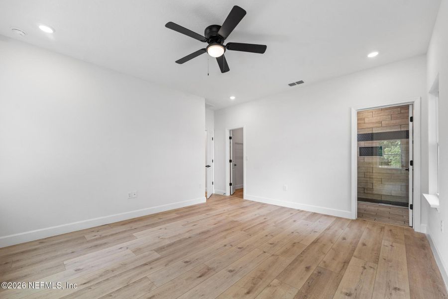 Spacious, unfurnished interior of a new home in , Jacksonville (Image 27).