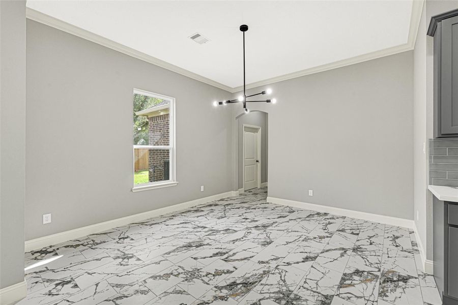 Spacious Dining area is a great space for large family dinners and gatherings. Endless possibilities for this space. Spacious Dining area is a great space for large family dinners and gatherings. Endless possibilities for this space.