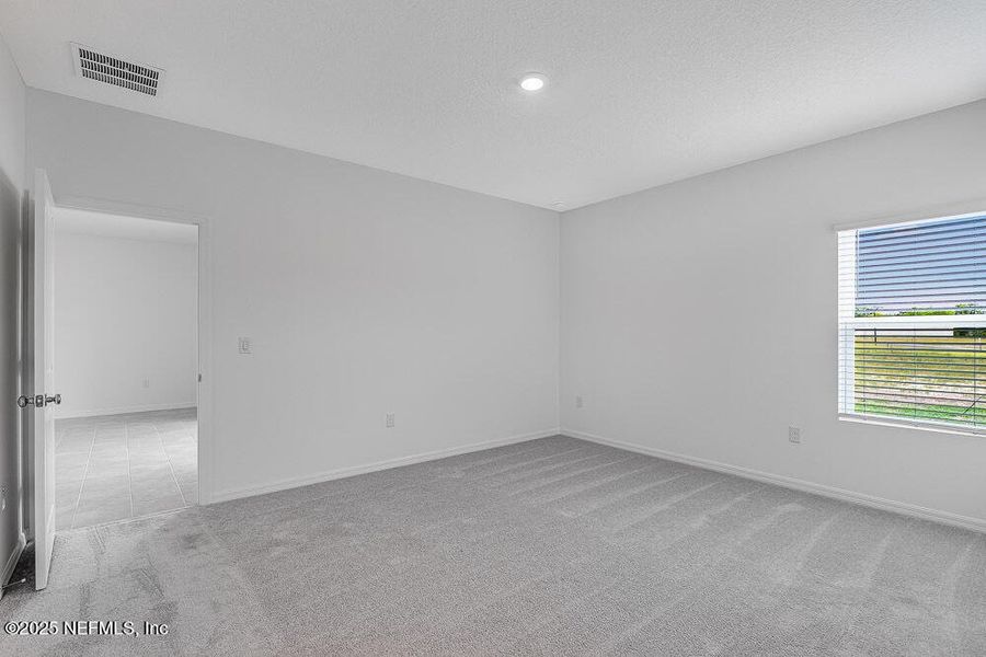 Spacious, unfurnished interior of a new home in Coopers Meadow, Jacksonville (Image 15).