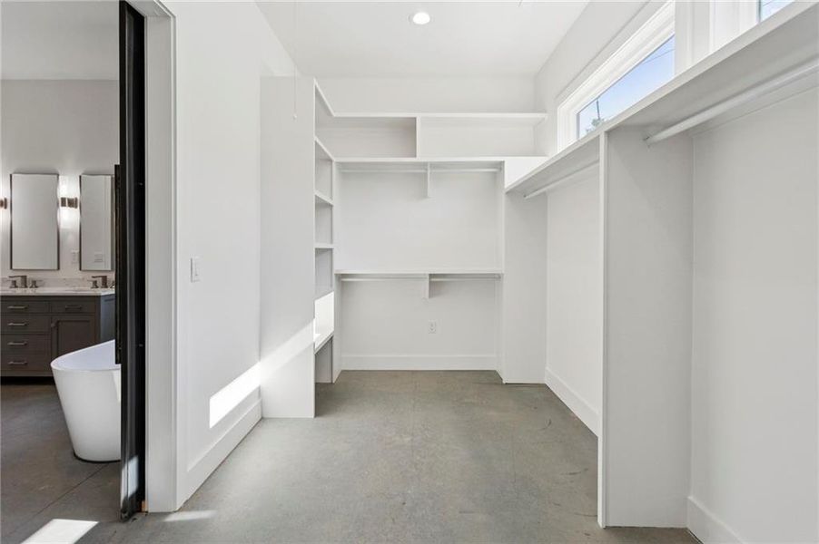 Spacious, unfurnished interior of a new home in , Marietta (Image 29).