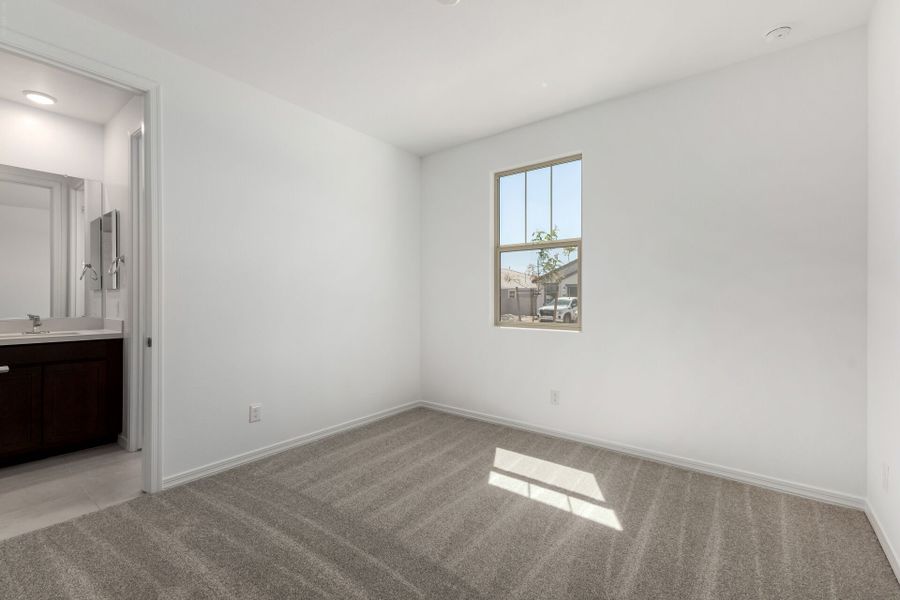 Spacious, unfurnished interior of a new home in Las Ventanas, Goodyear (Image 12).